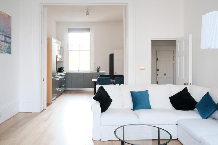 Salle de séjour élégante avec mobilier moderne dans un appartement à Building Earls Court Square - vico - 1515859 à Royal Borough of Kensington and Chelsea, London