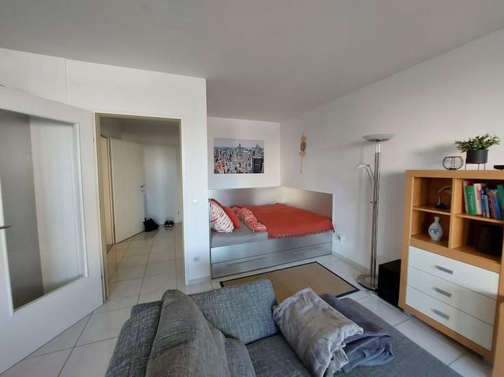Building Leonard-Bernstein-Straße - viennainvites - 1507269 adresindeki bir dairede modern mobilyalarla zarif bir şekilde tasarlanmış oturma odası Vienna, Vienna