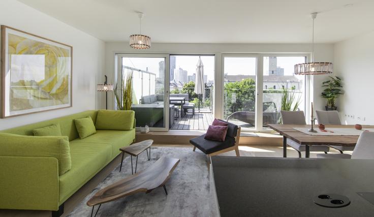 Salle de séjour élégante avec mobilier moderne dans un appartement à Building Schüttaustraße - viennainvites - 1507271 à Vienna, Vienna