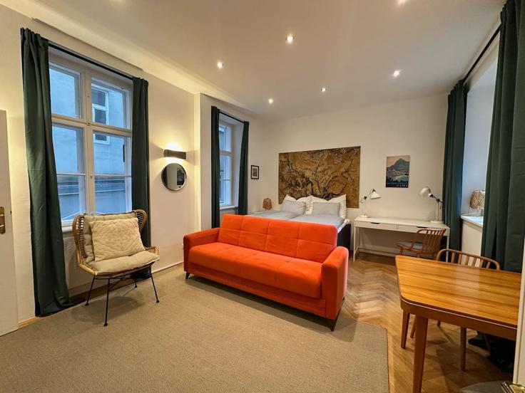 Vienna ViennaのBuilding Rechte Wienzeile - viennainvites - 1527051のアパートメントにある、モダンな家具を備えたエレガントなデザインのリビングルーム Vienna ViennaのBuilding Rechte Wienzeile - viennainvites - 1527051のアパートメントにある、モダンな家具を備えたエレガントなデザインのリビングルーム