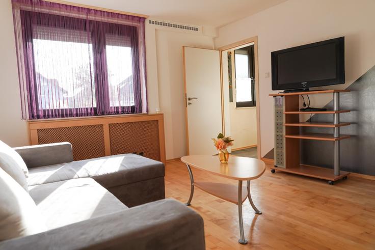 Salle de séjour élégante avec mobilier moderne dans un appartement à Building Kermaunerweg - viennainvites - 1579019 à Vienna, Vienna Salle de séjour élégante avec mobilier moderne dans un appartement à Building Kermaunerweg - viennainvites - 1579019 à Vienna, Vienna