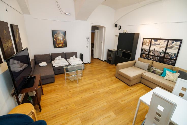 Vienna ViennaのBuilding Löwengasse - viennainvites - 1507259のアパートメントにある、モダンな家具を備えたエレガントなデザインのリビングルーム Vienna ViennaのBuilding Löwengasse - viennainvites - 1507259のアパートメントにある、モダンな家具を備えたエレガントなデザインのリビングルーム