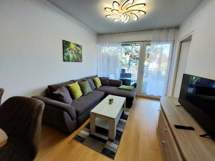 Salle de séjour élégante avec mobilier moderne dans un appartement à Building Erzherzog-Karl-Straße - viennainvites - 1507260 à Vienna, Vienna