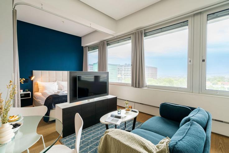 Elegant gestaltetes Wohnzimmer mit moderner Einrichtung in einer Wohnung im Building Wienerbergstraße - viennaresidences - 1242196 - VIE in Vienna, Vienna