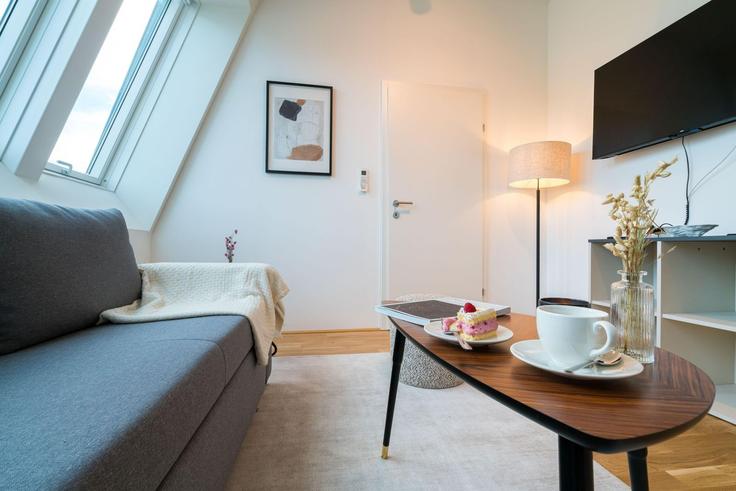 Elegante sala de estar con mobiliario moderno en un apartamento en Building Stuwerstraße - viennaresidences - 1049218 - VIE en Vienna, Vienna Elegante sala de estar con mobiliario moderno en un apartamento en Building Stuwerstraße - viennaresidences - 1049218 - VIE en Vienna, Vienna