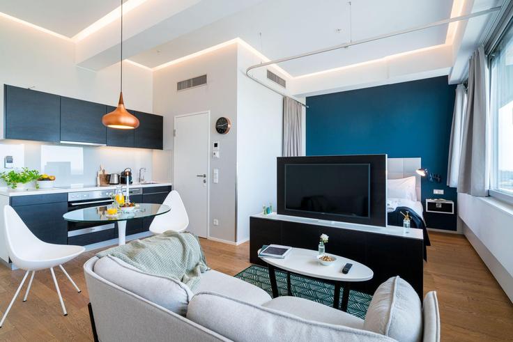 Elegant gestaltetes Wohnzimmer mit moderner Einrichtung in einer Wohnung im Building Wienerbergstraße - viennaresidences - 1242229 - VIE in Vienna, Vienna