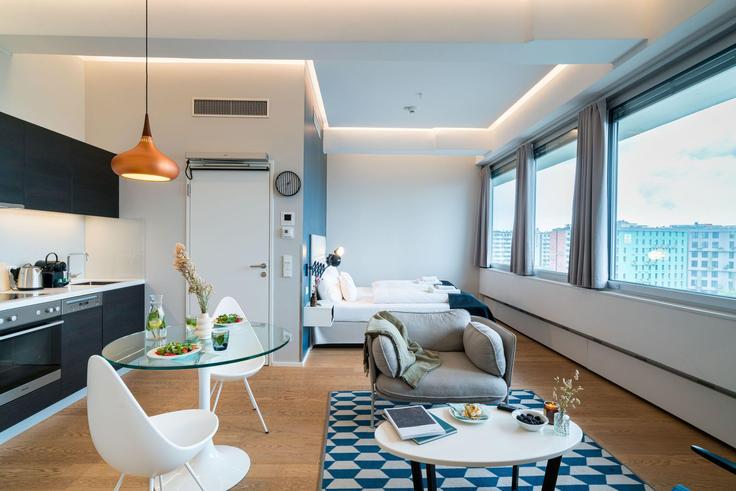 Sala de estar elegantemente projetada com móveis modernos em um apartamento no Building Wienerbergstraße - viennaresidences - 1242241 - VIE em Vienna, Vienna Sala de estar elegantemente projetada com móveis modernos em um apartamento no Building Wienerbergstraße - viennaresidences - 1242241 - VIE em Vienna, Vienna