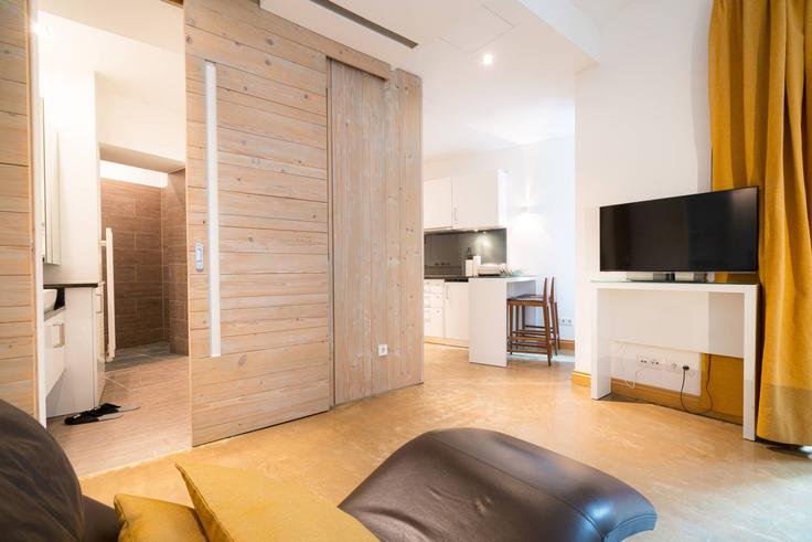 Elegant gestaltetes Wohnzimmer mit moderner Einrichtung in einer Wohnung im Building Auerspergstraße - viennaresidences - 1049315 - VIE in Vienna, Vienna Elegant gestaltetes Wohnzimmer mit moderner Einrichtung in einer Wohnung im Building Auerspergstraße - viennaresidences - 1049315 - VIE in Vienna, Vienna