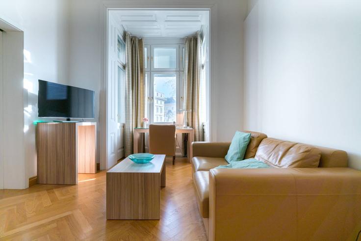 Salle de séjour élégante avec mobilier moderne dans un appartement à Building Auerspergstraße - viennaresidences - 1049311 - VIE à Vienna, Vienna