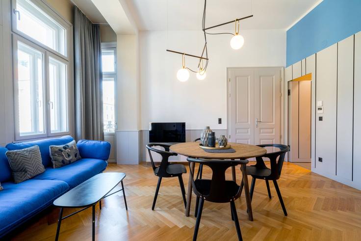 Sala de estar elegantemente projetada com móveis modernos em um apartamento no Building Auerspergstraße - viennaresidences - 1049303 - VIE em Vienna, Vienna