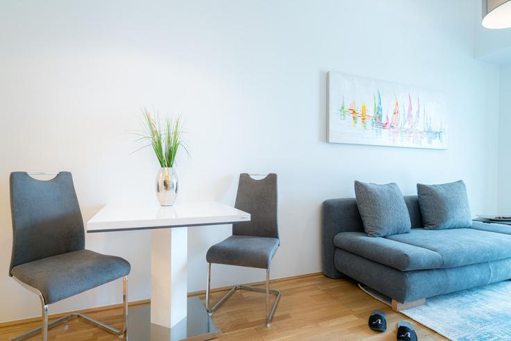 Elegant gestaltetes Wohnzimmer mit moderner Einrichtung in einer Wohnung im Building Simon-Wiesenthal-Gasse - viennaresidences - 1049266 - VIE in Vienna, Vienna