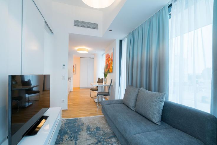 Elegante sala de estar con mobiliario moderno en un apartamento en Building Simon-Wiesenthal-Gasse - viennaresidences - 1049265 - VIE en Vienna, Vienna