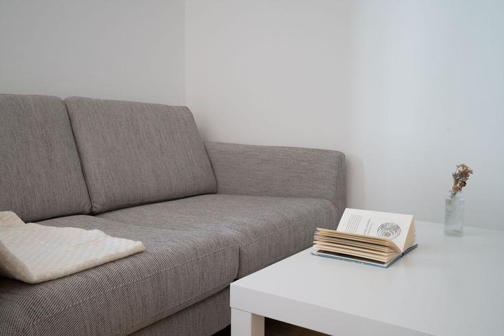 Sala de estar elegantemente projetada com móveis modernos em um apartamento no Building Landstraßer Hauptstraße - viennaresidences - 1532050 em Vienna, Vienna