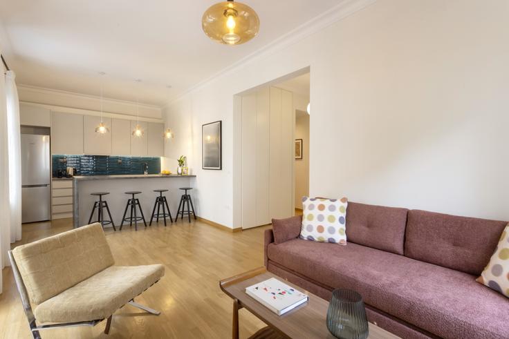 Building Eratosthenous - vilaman-ike-avantio - 1224524 - ATH adresindeki bir dairede modern mobilyalarla zarif bir şekilde tasarlanmış oturma odası Central Athens, Athens