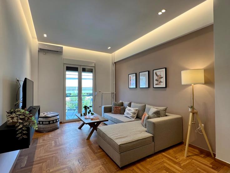 Building Platia Vasileos Konstantinou - vilaman-ike-avantio - 1224550 - ATH adresindeki bir dairede modern mobilyalarla zarif bir şekilde tasarlanmış oturma odası South Athens, Athens Building Platia Vasileos Konstantinou - vilaman-ike-avantio - 1224550 - ATH adresindeki bir dairede modern mobilyalarla zarif bir şekilde tasarlanmış oturma odası South Athens, Athens