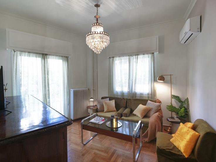 Building Neas Efesou - vilaman-ike-avantio - 1224553 - ATH adresindeki bir dairede modern mobilyalarla zarif bir şekilde tasarlanmış oturma odası Central Athens, Athens