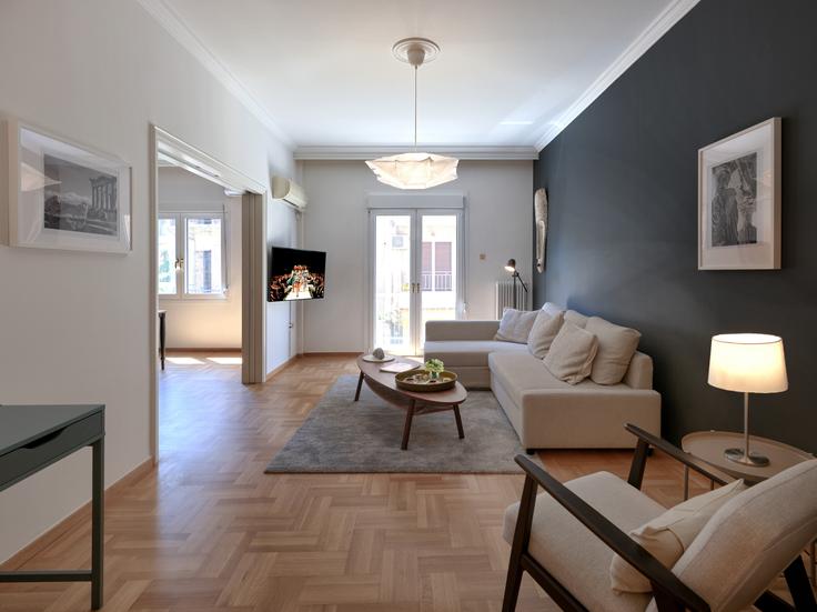 Athens Central AthensのBuilding Platia Agiou Georgiou - vilaman-ike-avantio - 1224587 - ATHのアパートメントにある、モダンな家具を備えたエレガントなデザインのリビングルーム