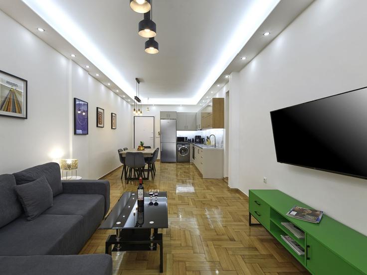 Athens Central AthensのBuilding Ioánnou Drosopoúlou - vilaman-ike-avantio - 1282179 - ATHのアパートメントにある、モダンな家具を備えたエレガントなデザインのリビングルーム