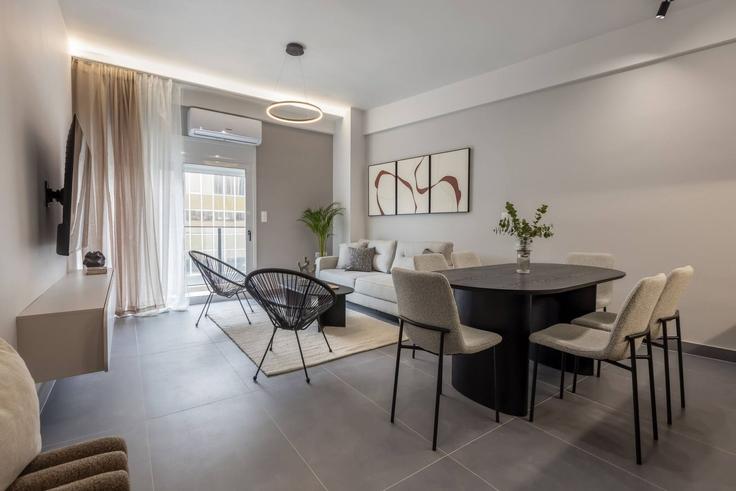 Elegante sala de estar con mobiliario moderno en un apartamento en Building Charokopou - vilaman-ike-avantio - 1585295 en South Athens, Athens