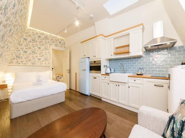 London London Borough of SouthwarkのBuilding Tooley Street - viridian - 408546 - LONの高級アパートメントにある、最高級の設備を備えた機能的でスタイリッシュなキッチン