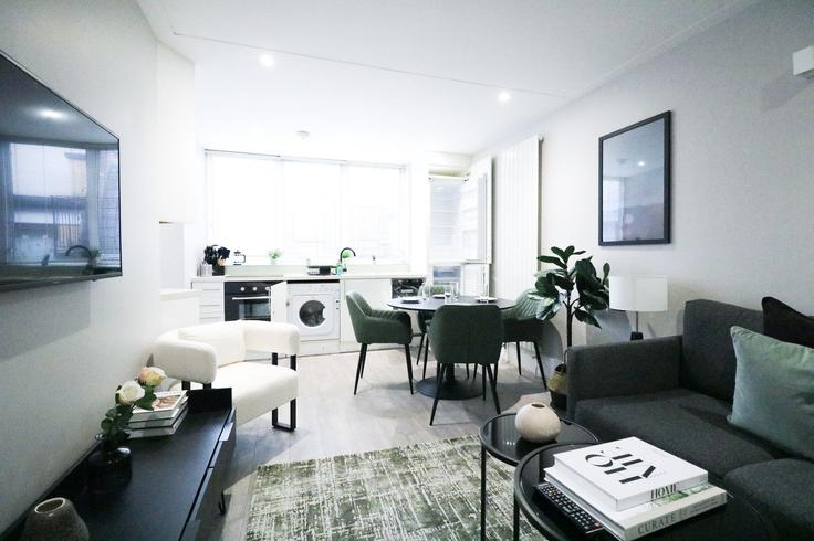 Elegantly designed living room with modern furnishings in an apartment at Building Whitfield Street - viridian - 406635 - LON in City of Westminster, London