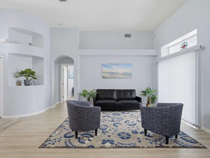 Palm Coast Palm CoastのBuilding Cedarwood Court - virtualhomesreality - 1261605 - USAのアパートメントにある、モダンな家具を備えたエレガントなデザインのリビングルーム Palm Coast Palm CoastのBuilding Cedarwood Court - virtualhomesreality - 1261605 - USAのアパートメントにある、モダンな家具を備えたエレガントなデザインのリビングルーム