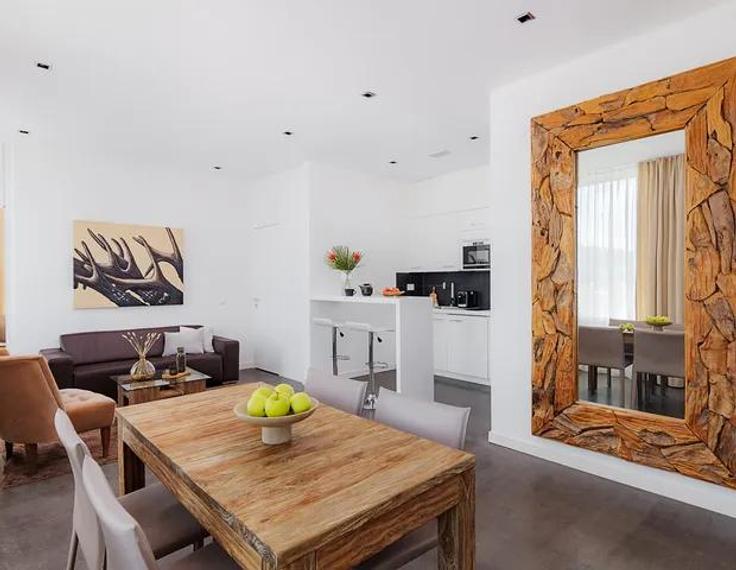 Zurich WiedikonのBuilding Wolframplatz - visionapartments - 1055036のアパートメントにある、モダンな家具を備えたエレガントなデザインのリビングルーム Zurich WiedikonのBuilding Wolframplatz - visionapartments - 1055036のアパートメントにある、モダンな家具を備えたエレガントなデザインのリビングルーム