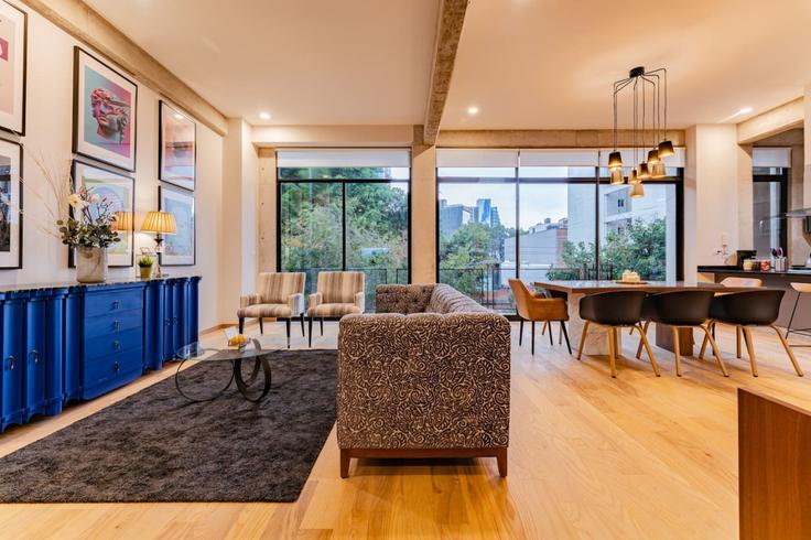 Elegant gestaltetes Wohnzimmer mit moderner Einrichtung in einer Wohnung im Building Guanajuato - viva-houses-beyond-corp - 1258761 - MEX in Mexico City, Mexico City