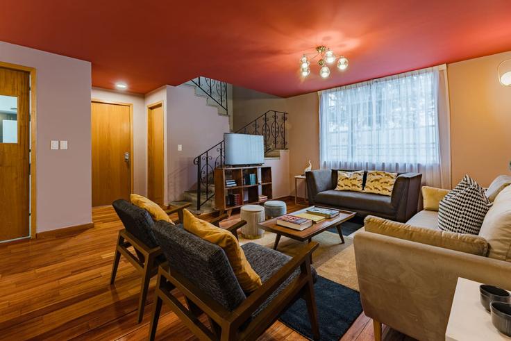 Sala de estar elegantemente projetada com móveis modernos em um apartamento no Building Sierra Chalchihui - viva-houses-beyond-corp - 1258770 - MEX em Mexico City, Mexico City Sala de estar elegantemente projetada com móveis modernos em um apartamento no Building Sierra Chalchihui - viva-houses-beyond-corp - 1258770 - MEX em Mexico City, Mexico City