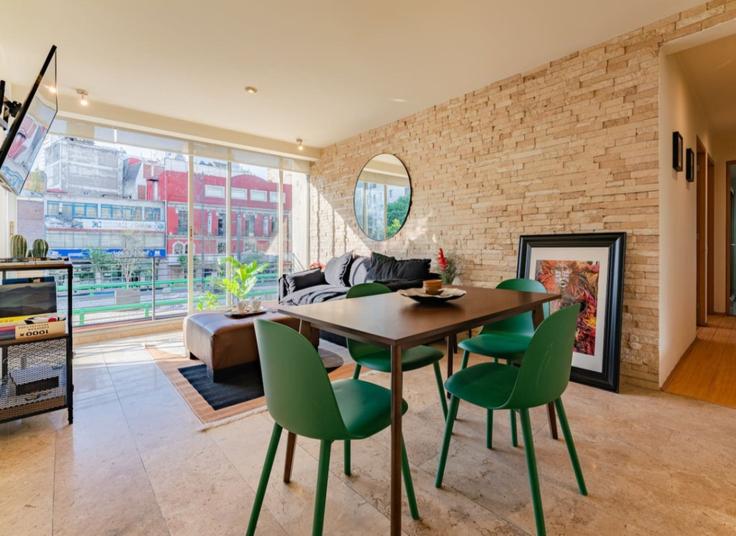 Mexico City, Mexico City에 위치한 Building Calle Orizaba - viva-houses-beyond-corp - 1258772 - MEX 아파트의 세련된 인테리어가 돋보이는 거실 Mexico City, Mexico City에 위치한 Building Calle Orizaba - viva-houses-beyond-corp - 1258772 - MEX 아파트의 세련된 인테리어가 돋보이는 거실