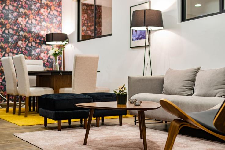 Elegant gestaltetes Wohnzimmer mit moderner Einrichtung in einer Wohnung im Building Circuito Interior Mtro. José Vasconcelos - viva-houses-beyond-corp - 1258776 - MEX in Mexico City, Mexico City