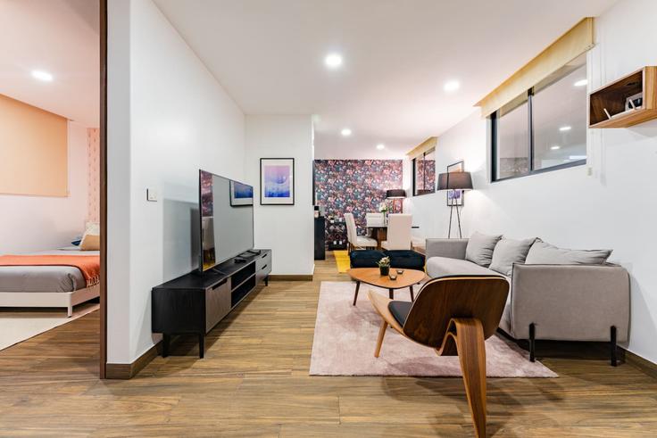 Mexico City, Mexico City에 위치한 Building Circuito Interior Mtro. José Vasconcelos - viva-houses-beyond-corp - 1258776 - MEX 아파트의 세련된 인테리어가 돋보이는 거실 Mexico City, Mexico City에 위치한 Building Circuito Interior Mtro. José Vasconcelos - viva-houses-beyond-corp - 1258776 - MEX 아파트의 세련된 인테리어가 돋보이는 거실