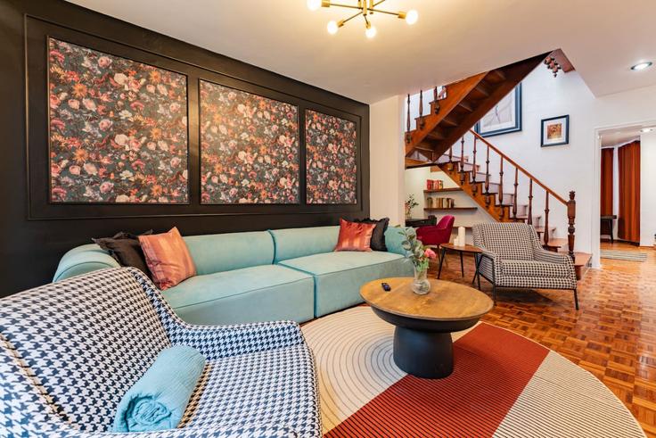 Mexico City Mexico CityのBuilding Avenida Álvaro Obregón - viva-houses-beyond-corp - 1258790 - MEXのアパートメントにある、モダンな家具を備えたエレガントなデザインのリビングルーム