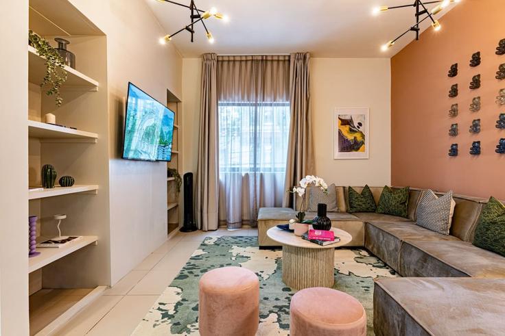 Mexico City, Mexico City 소재 Building Avenida Vicente Suárez - viva-houses-beyond-corp - 1258792 - MEX 유닛에 마련된, 현대적인 가구로 꾸며진 우아한 디자인의 거실 Mexico City, Mexico City 소재 Building Avenida Vicente Suárez - viva-houses-beyond-corp - 1258792 - MEX 유닛에 마련된, 현대적인 가구로 꾸며진 우아한 디자인의 거실