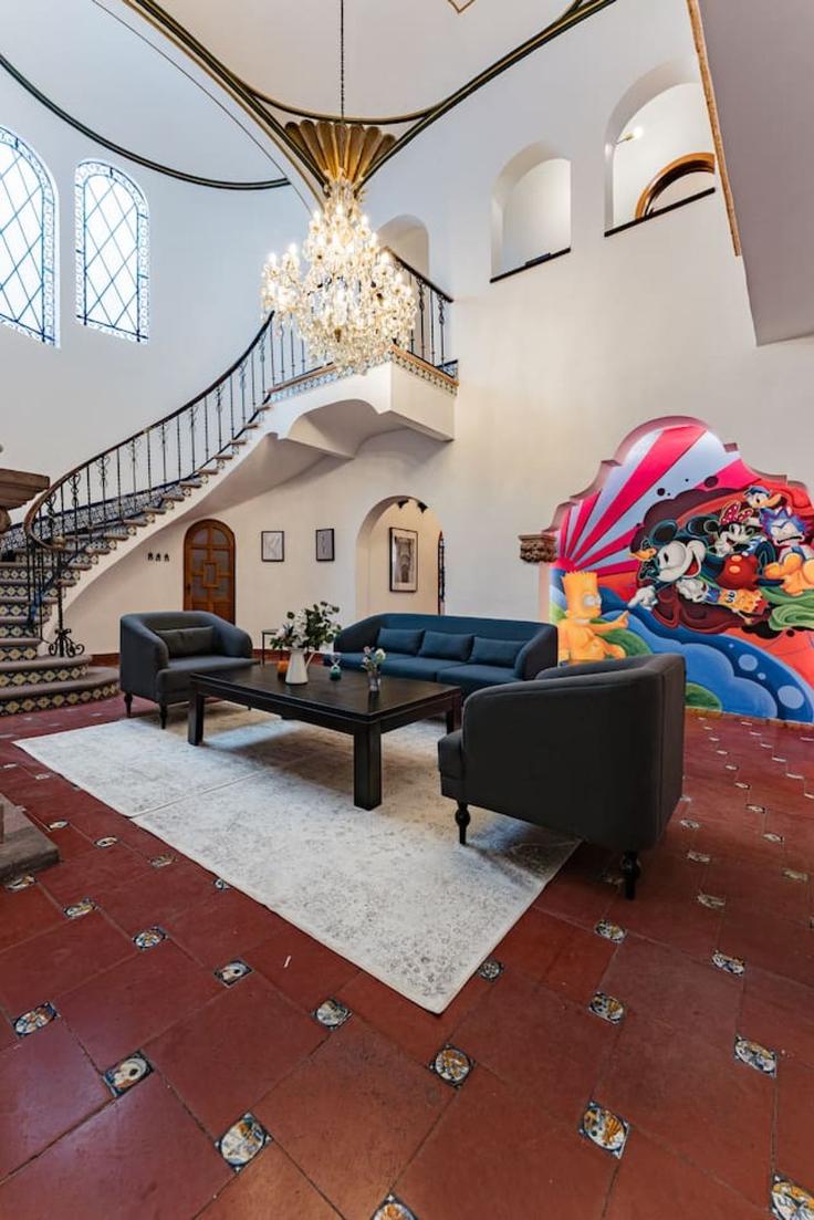 Elegant gestaltetes Wohnzimmer mit moderner Einrichtung in einer Wohnung im Building Calle Copérnico - viva-houses-beyond-corp - 1258793 - MEX in Mexico City, Mexico City