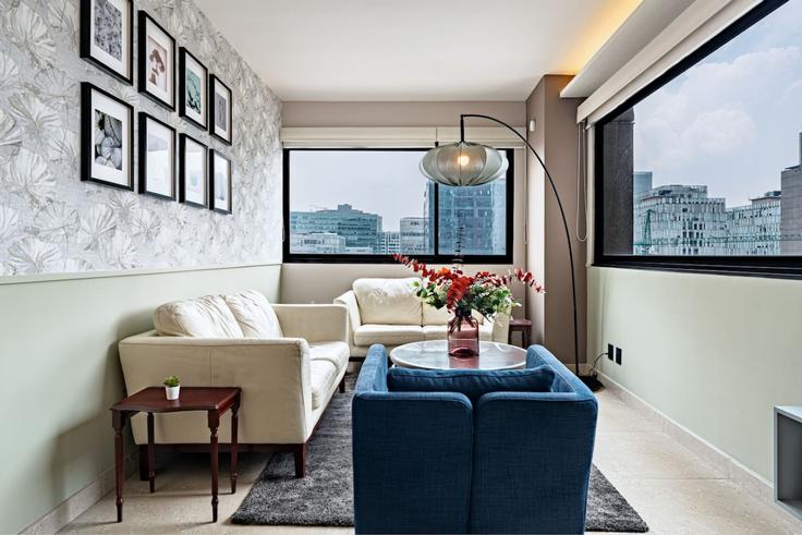 Elegante sala de estar con mobiliario moderno en un apartamento en Building Avenida Río San Joaquín - viva-houses-beyond-corp - 1258796 - MEX en Mexico City, Mexico City