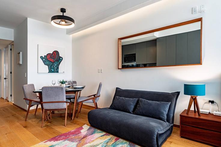 Mexico City Mexico CityのBuilding Avenida Insurgentes Sur - viva-houses-beyond-corp - 1299321 - MEXのアパートメントにある、モダンな家具を備えたエレガントなデザインのリビングルーム