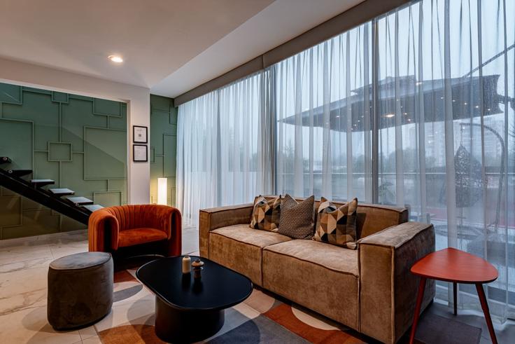Mexico City, Mexico City에 위치한 Building Alejandro Dumas - viva-houses-beyond-corp - 1310527 - MEX 유닛의 세련된 인테리어가 돋보이는 거실
