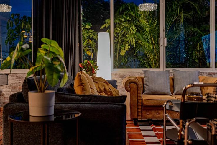 Elegant gestaltetes Wohnzimmer mit moderner Einrichtung in einer Wohnung im Building Calle Antonio M. Anza - viva-houses-beyond-corp - 1322957 in Mexico City, Mexico City Elegant gestaltetes Wohnzimmer mit moderner Einrichtung in einer Wohnung im Building Calle Antonio M. Anza - viva-houses-beyond-corp - 1322957 in Mexico City, Mexico City