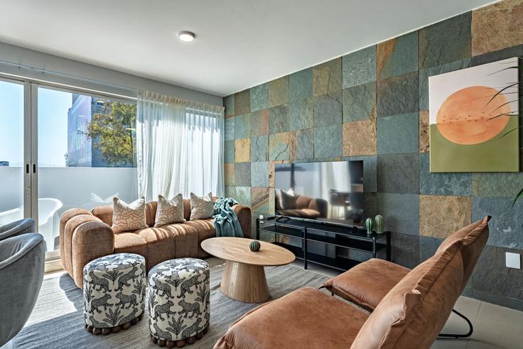 Mexico City Mexico CityのBuilding Avenida Álvaro Obregón - viva-houses-beyond-corp - 1466510のアパートメントにある、モダンな家具を備えたエレガントなデザインのリビングルーム