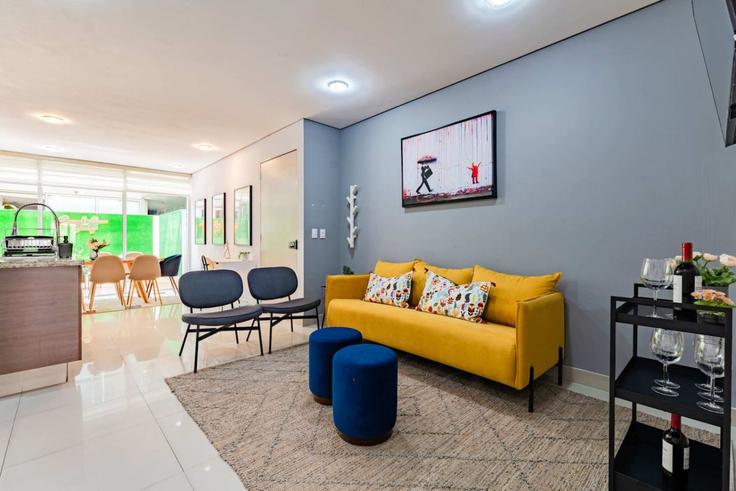 Mexico City, Mexico City에 위치한 Building San Luis Potosí - viva-houses-beyond-corp - 1592270 유닛의 세련된 인테리어가 돋보이는 거실