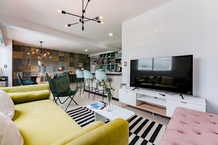 Mexico City, Mexico City에 위치한 Building Avenida Álvaro Obregón - viva-houses-beyond-corp - 1592272 유닛의 세련된 인테리어가 돋보이는 거실