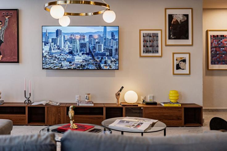 Elegante sala de estar con mobiliario moderno en un apartamento en Building Tepic - viva-houses-beyond-corp - 1592281 en Mexico City, Mexico City