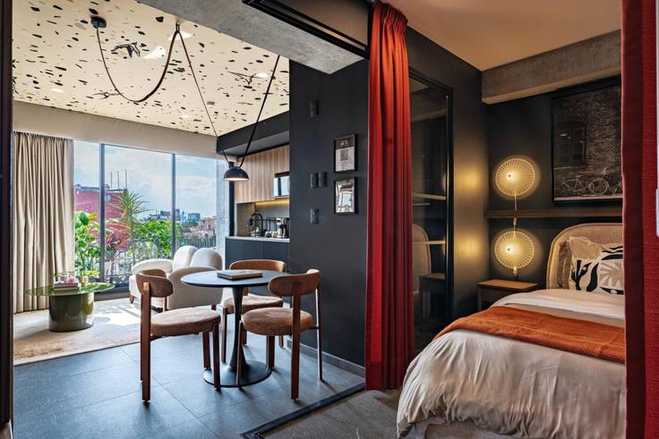 Sala de estar elegantemente projetada com móveis modernos em um apartamento no Building José María Iglesias - viva-houses-beyond-corp - 1608664 em Mexico City, Mexico City