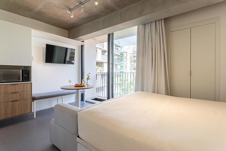 Elegant gestaltetes Wohnzimmer mit moderner Einrichtung in einer Wohnung im Building Rua Luminárias - viva - 1521329 in Sumarezinho, São Paulo Elegant gestaltetes Wohnzimmer mit moderner Einrichtung in einer Wohnung im Building Rua Luminárias - viva - 1521329 in Sumarezinho, São Paulo