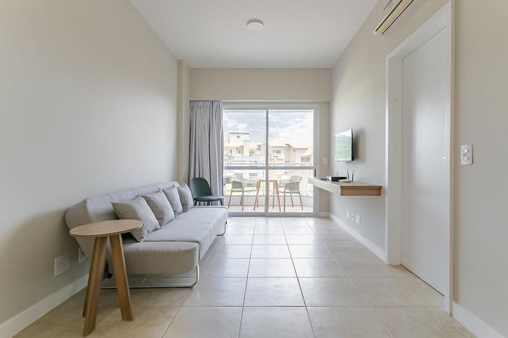 Salle de séjour élégante avec mobilier moderne dans un appartement à Building Rua das Gaivotas - viva - 1521118 à Ingleses Norte, Florianópolis Salle de séjour élégante avec mobilier moderne dans un appartement à Building Rua das Gaivotas - viva - 1521118 à Ingleses Norte, Florianópolis