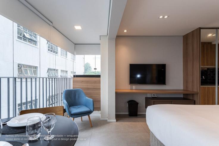 Elegante sala de estar con mobiliario moderno en un apartamento en Building Rua Jacques Félix - viva - 1521182 en Vila Nova Conceição, São Paulo