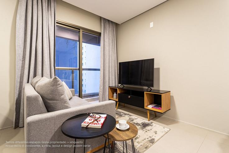 São Paulo PinheirosのBuilding Rua Capote Valente - viva - 1521222のアパートメントにある、モダンな家具を備えたエレガントなデザインのリビングルーム