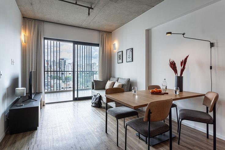 São Paulo PinheirosのBuilding Rua Estela Sezefreda - viva - 1521253のアパートメントにある、モダンな家具を備えたエレガントなデザインのリビングルーム