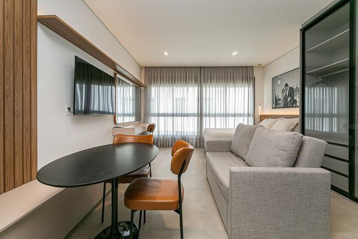 Salle de séjour élégante avec mobilier moderne dans un appartement à Building Rodovia Jose Carlos Daux/Sc401 - viva - 1521234 à Saco Grande, Florianópolis Salle de séjour élégante avec mobilier moderne dans un appartement à Building Rodovia Jose Carlos Daux/Sc401 - viva - 1521234 à Saco Grande, Florianópolis
